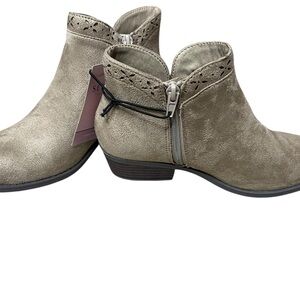 NEW!! Serra ankle booties Tan sz. 5 Kids Or Womens